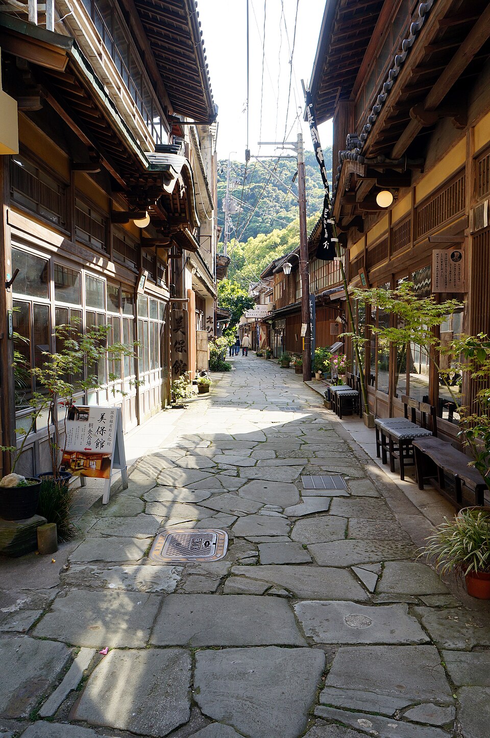 青石畳通り