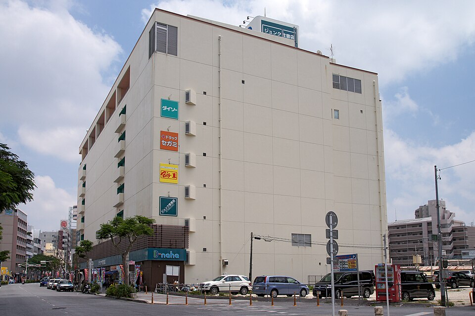 ジュンク堂書店 那覇店